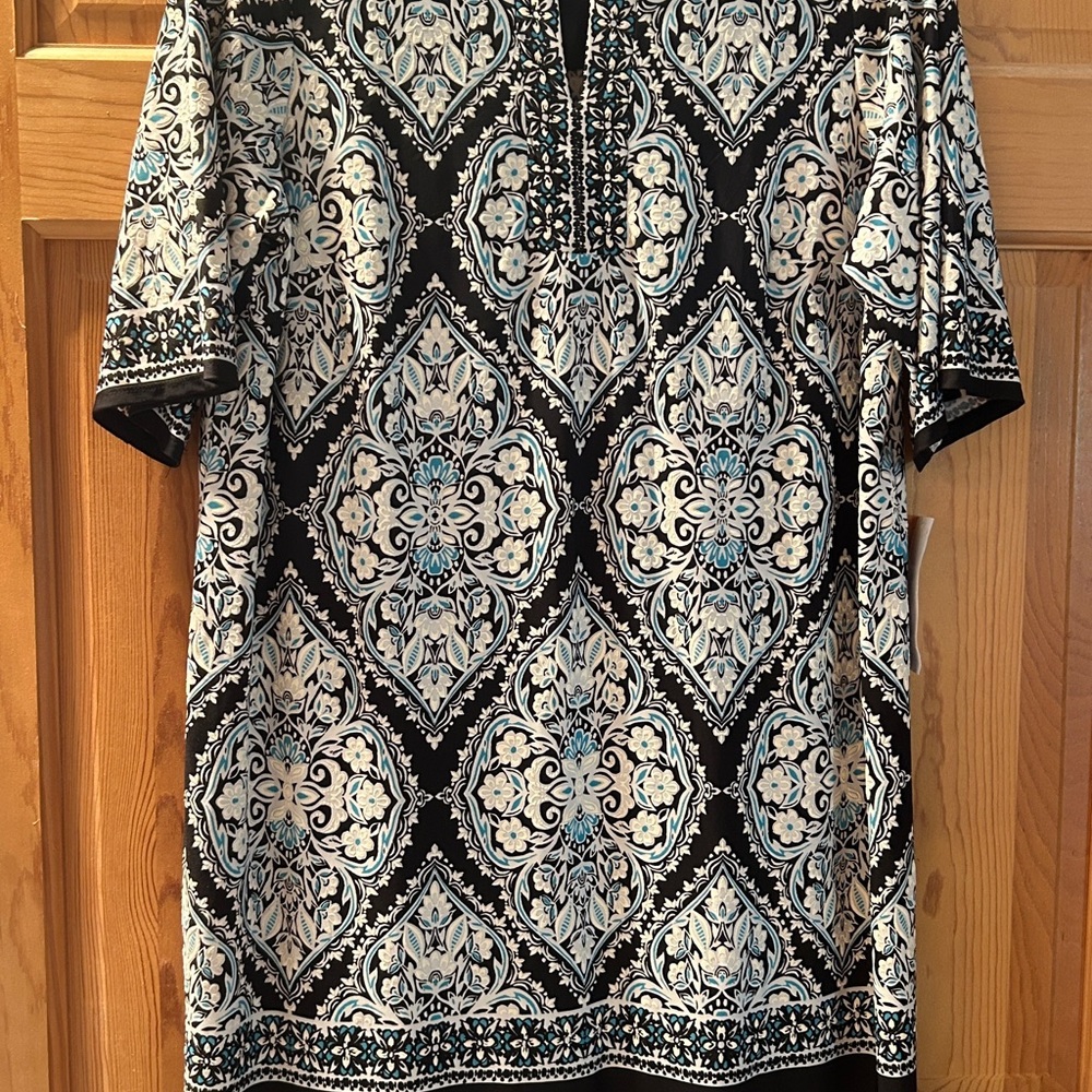 Black and White Boxy Tunic shift dress with Three-Quarter Sleeves - Picture 2 of 6